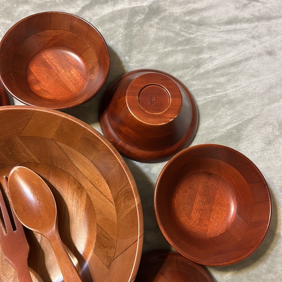 Wooden Salad Bowl Dinner Set—8 Serving Bowls & Large Fork & Spoon - Picture 9 of 10